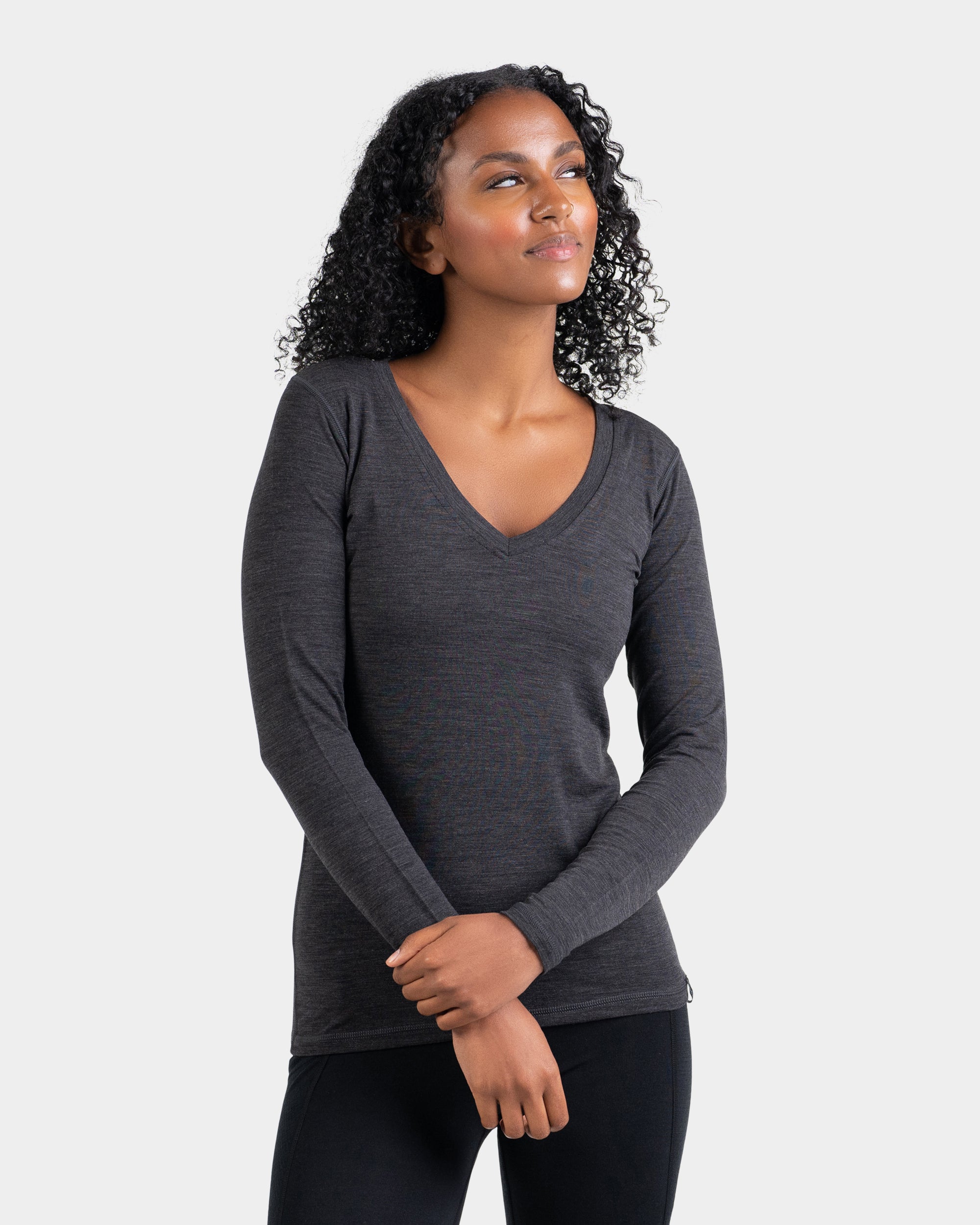 Long-sleeved v-neck t-shirt - Woman